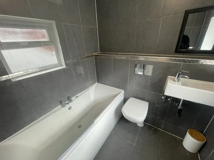 Smart 4 Bed Terraced House // Jul 2026 - Image 9